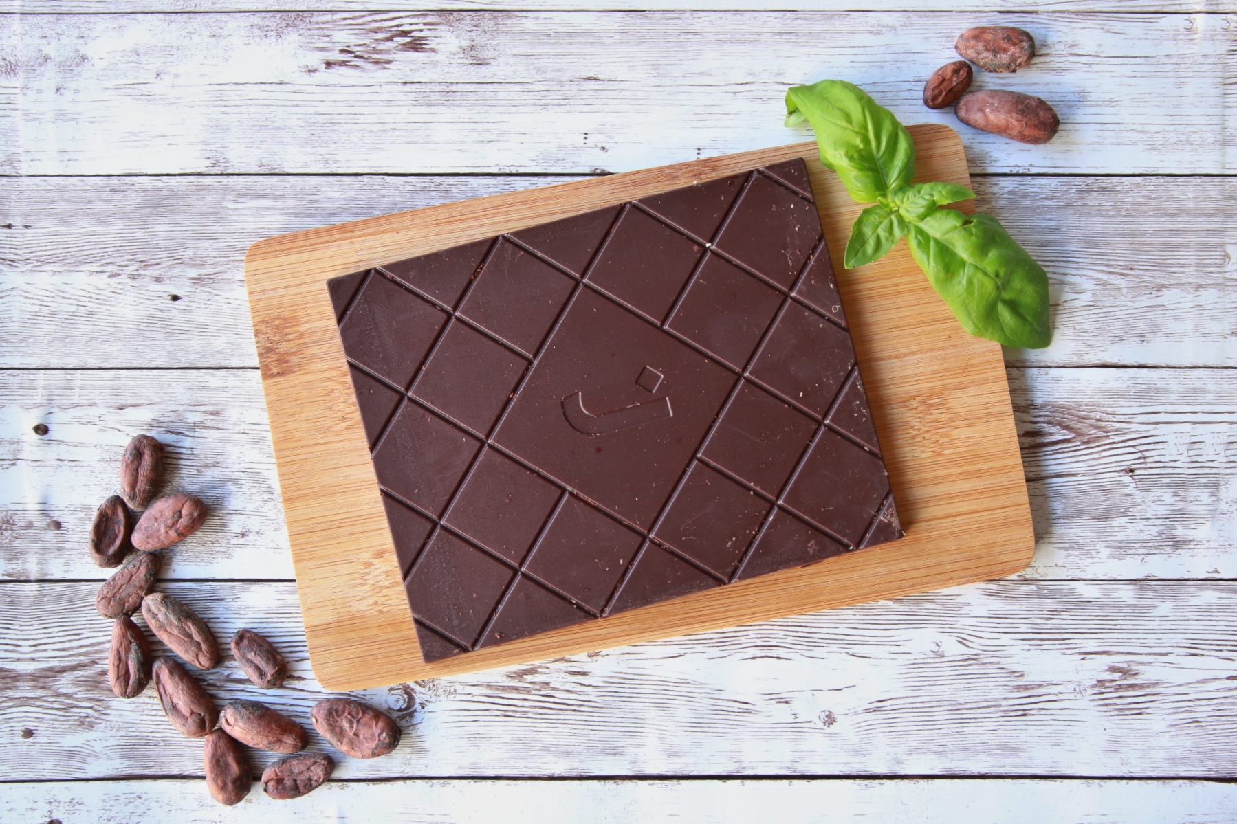 Jordi´s mléčná čokoláda 53% s kousky kakaových bobů